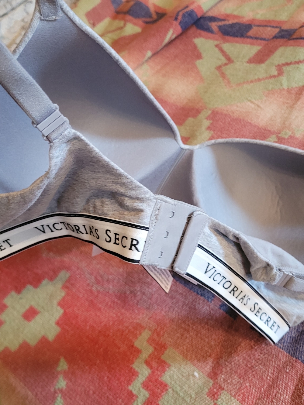 NWT, Victoria's Secret Gray Wireless 38D Comfort Bra - Picture 4 of 4